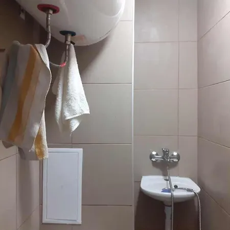 Apartment самостоятелна с душ с вход от тротоара на 3 мин пеш от автогара Varna