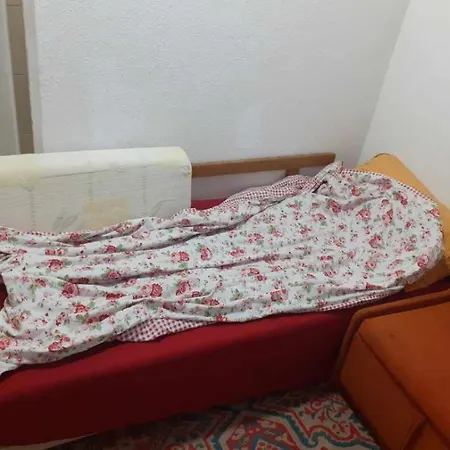 самостоятелна с душ с вход от тротоара на 3 мин пеш от автогара *